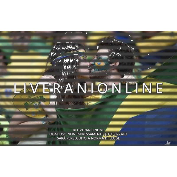 (140617) -- FORTALEZA, June 17, 2014 () -- Fans of team Brazil kiss prior to a Group A match between Brazil and Mexico of 2014 FIFA World Cup at the Estadio Castelao Stadium in Fortaleza, Brazil, June 17, 2014.(/Lui Siu Wai)(xzj) AG ALDO LIVERANI SAS ONLY ITALY