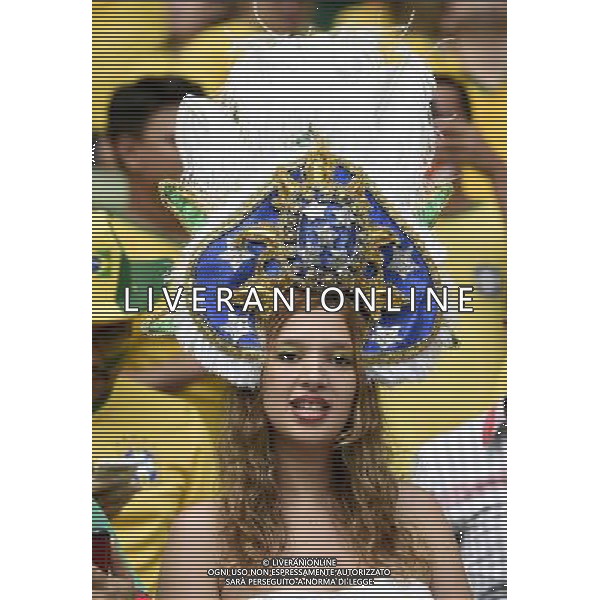 (140617) -- FORTALEZA, June 17, 2014 () -- A fan of team Brazil cheers prior to a Group A match between Brazil and Mexico of 2014 FIFA World Cup at the Estadio Castelao Stadium in Fortaleza, Brazil, June 17, 2014.(/Lui Siu Wai)(xzj) AG ALDO LIVERANI SAS ONLY ITALY