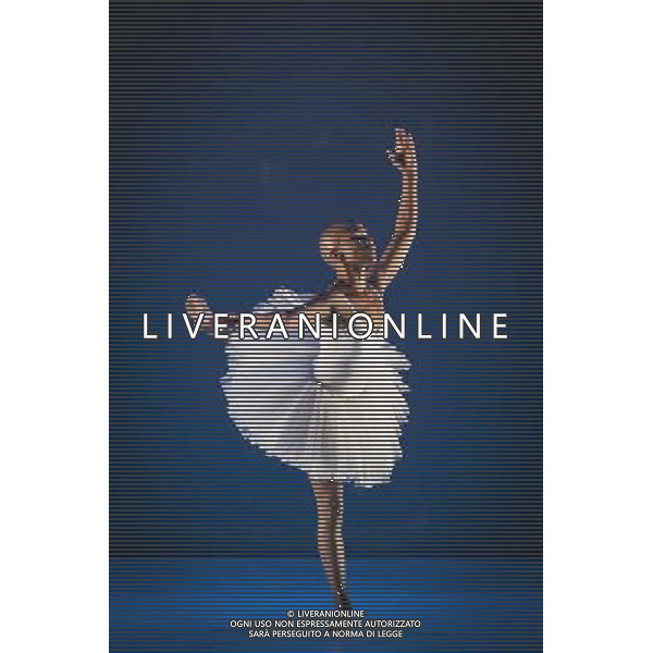 Dada Masilo - Swan Lake Sadler\'s wells 17-06-14, London Dancers NICOLA HASKINS DADA MASILO SONGEZO MCILIZEI LLEWELLYN MNGUNI KYLE ROSSOUW SHREEN NEBULA AG ALDO LIVERANI SAS ONLY ITALY