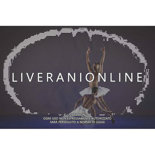 Dada Masilo - Swan Lake Sadler\'s wells 17-06-14, London Dancers NICOLA HASKINS DADA MASILO SONGEZO MCILIZEI LLEWELLYN MNGUNI KYLE ROSSOUW SHREEN NEBULA AG ALDO LIVERANI SAS ONLY ITALY