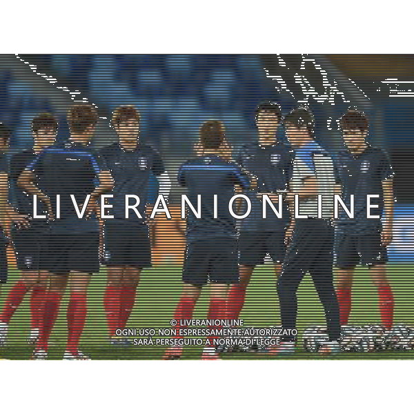 (140616) -- CUIABA, June 16, 2014 () -- Korea Republic\'s coach Myung-Bo Hong (2nd R) talks with players during a training session of 2014 FIFA World Cup at the Arena Pantanal Stadium in Cuiaba, Brazil, June 16, 2014. (/Liu Dawei)(rh) AG ALDO LIVERANI SAS ONLY ITALY