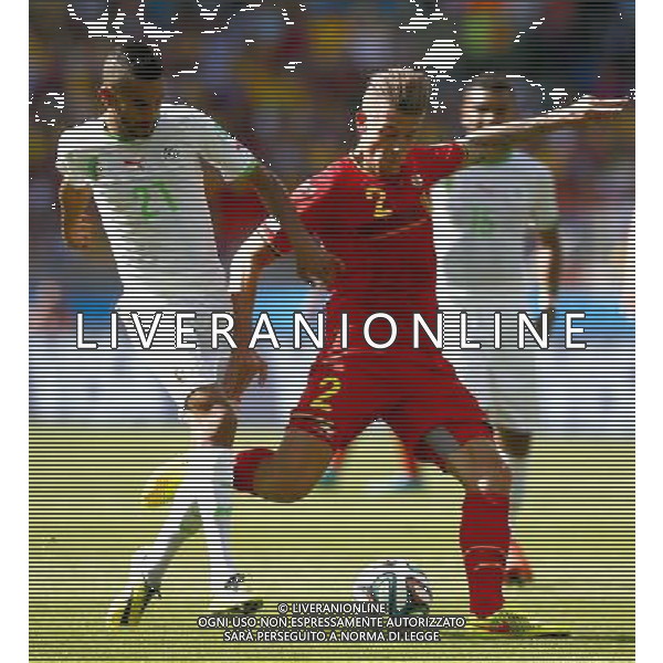 (140617) -- BELO HORIZONTE, June 17, 2014 () -- Belgium\'s Toby Alderweireld (R) vies with Algeria\'s Riyad Mahrez during a Group H match between Belgium and Algeria of 2014 FIFA World Cup at the Estadio Mineirao Stadium in Belo Horizonte, Brazil, June 17, 2014.(/Liu Bin)(xzj) AG ALDO LIVERANI SAS ONLY ITALY