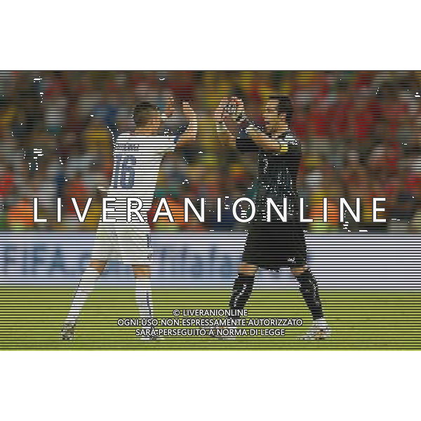 (140618) -- RIO DE JANEIRO, June 18, 2014 () -- Chile\'s goalkeeper Claudio Bravo celebrates for the victory with Felipe Gutierrez after a Group B match between Spain and Chile of 2014 FIFA World Cup at the Estadio do Maracana Stadium in Rio de Janeiro, Brazil, June 18, 2014. Chile won 2-0 over Spain on Wednesday.(/Wang Lili)(pcy) ©PHOTOSHOT/Agenzia Aldo Liverani sas - ITALY ONLY - EDITORIAL USE ONLY - Spagna Vs Cile partita del Gruppo B Coppa del Mondo 2014 FIFA a Estadio do Stadio Maracana\' di Rio de Janeiro, in Brasile, 18 Giugno 2014 il Cile ha vinto per 2-0 contro la Spagna