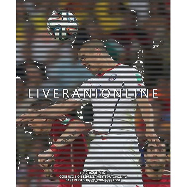 (140618) -- RIO DE JANEIRO, June 18, 2014 () -- Chile\'s Francisco Silva (R) heads the ball during a Group B match between Spain and Chile of 2014 FIFA World Cup at the Estadio do Maracana Stadium in Rio de Janeiro, Brazil, June 18, 2014. Chile won 2-0 over Spain on Wednesday.(/Xu Zijian)(pcy) ©PHOTOSHOT/Agenzia Aldo Liverani sas - ITALY ONLY - EDITORIAL USE ONLY - Spagna Vs Cile partita del Gruppo B Coppa del Mondo 2014 FIFA a Estadio do Stadio Maracana\' di Rio de Janeiro, in Brasile, 18 Giugno 2014 il Cile ha vinto per 2-0 contro la Spagna