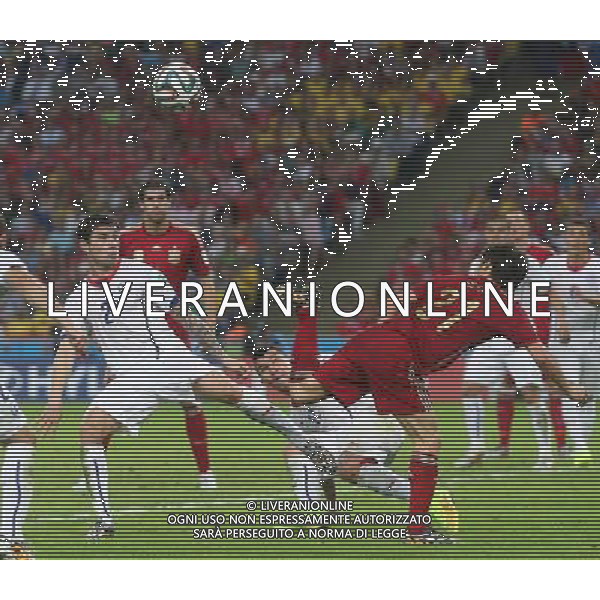 (140618) -- RIO DE JANEIRO, June 18, 2014 () -- Spain\'s David Silva (R, front) vies with Chile\'s Eugenio Mena (L, front) during a Group B match between Spain and Chile of 2014 FIFA World Cup at the Estadio do Maracana Stadium in Rio de Janeiro, Brazil, June 18, 2014. Chile won 2-0 over Spain on Wednesday.(/Xu Zijian)(pcy) ©PHOTOSHOT/Agenzia Aldo Liverani sas - ITALY ONLY - EDITORIAL USE ONLY - Spagna Vs Cile partita del Gruppo B Coppa del Mondo 2014 FIFA a Estadio do Stadio Maracana\' di Rio de Janeiro, in Brasile, 18 Giugno 2014 il Cile ha vinto per 2-0 contro la Spagna