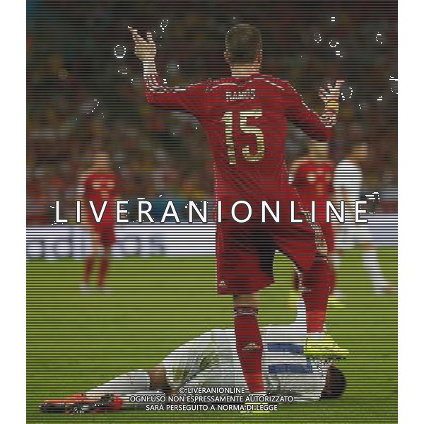 (140618) -- RIO DE JANEIRO, June 18, 2014 () -- Spain\'s Sergio Ramos (front) reacts as Chile\'s Eduardo Vargas falls down during a Group B match between Spain and Chile of 2014 FIFA World Cup at the Estadio do Maracana Stadium in Rio de Janeiro, Brazil, June 18, 2014. Chile won 2-0 over Spain on Wednesday.(/Wang Lili)(pcy) ©PHOTOSHOT/Agenzia Aldo Liverani sas - ITALY ONLY - EDITORIAL USE ONLY - Spagna Vs Cile partita del Gruppo B Coppa del Mondo 2014 FIFA a Estadio do Stadio Maracana\' di Rio de Janeiro, in Brasile, 18 Giugno 2014 il Cile ha vinto per 2-0 contro la Spagna