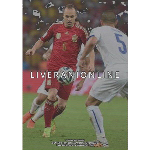 (140618) -- RIO DE JANEIRO, June 18, 2014 () -- Spain\'s Andres Iniesta breaks through during a Group B match between Spain and Chile of 2014 FIFA World Cup at the Estadio do Maracana Stadium in Rio de Janeiro, Brazil, June 18, 2014. Chile won 2-0 over Spain on Wednesday.(/Wang Yuguo)(pcy) ©PHOTOSHOT/Agenzia Aldo Liverani sas - ITALY ONLY - EDITORIAL USE ONLY - Spagna Vs Cile partita del Gruppo B Coppa del Mondo 2014 FIFA a Estadio do Stadio Maracana\' di Rio de Janeiro, in Brasile, 18 Giugno 2014 il Cile ha vinto per 2-0 contro la Spagna