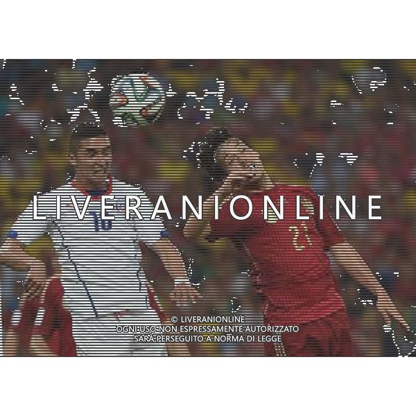 (140618) -- RIO DE JANEIRO, June 18, 2014 () -- Spain\'s David Silva (R) competes for a header with Chile\'s Felipe Gutierrez during a Group B match between Spain and Chile of 2014 FIFA World Cup at the Estadio do Maracana Stadium in Rio de Janeiro, Brazil, June 18, 2014. Chile won 2-0 over Spain on Wednesday.(/Wang Yuguo)(pcy) ©PHOTOSHOT/Agenzia Aldo Liverani sas - ITALY ONLY - EDITORIAL USE ONLY - Spagna Vs Cile partita del Gruppo B Coppa del Mondo 2014 FIFA a Estadio do Stadio Maracana\' di Rio de Janeiro, in Brasile, 18 Giugno 2014 il Cile ha vinto per 2-0 contro la Spagna