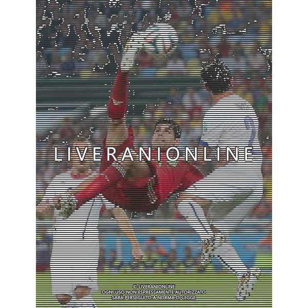 (140618) -- RIO DE JANEIRO, June 18, 2014 () -- Spain\'s Diego Costa (C) makes an overhead kick during a Group B match between Spain and Chile of 2014 FIFA World Cup at the Estadio do Maracana Stadium in Rio de Janeiro, Brazil, June 18, 2014. Chile won 2-0 over Spain on Wednesday. (/Xu Zijian)(pcy) ©PHOTOSHOT/Agenzia Aldo Liverani sas - ITALY ONLY - EDITORIAL USE ONLY - Spagna Vs Cile partita del Gruppo B Coppa del Mondo 2014 FIFA a Estadio do Stadio Maracana\' di Rio de Janeiro, in Brasile, 18 Giugno 2014 il Cile ha vinto per 2-0 contro la Spagna