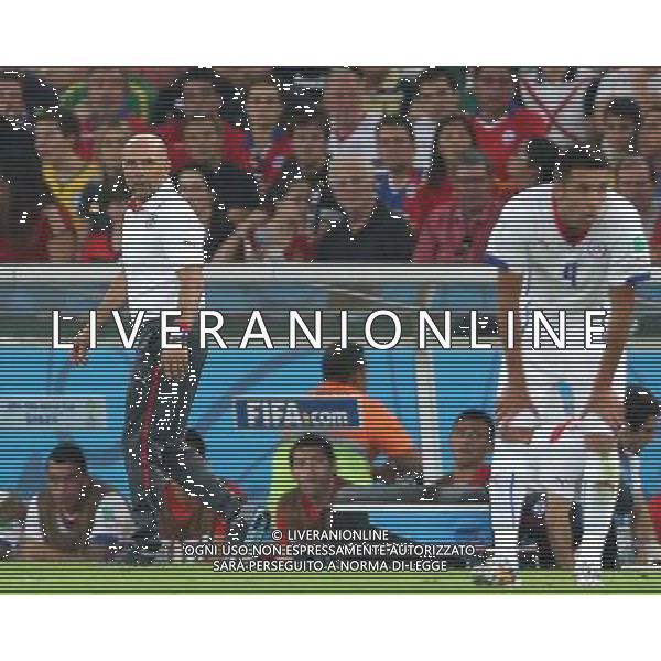 (140618) -- RIO DE JANEIRO, June 18, 2014 () -- Chile\'s coach Jorge Sampaoli (L) reacts during a Group B match between Spain and Chile of 2014 FIFA World Cup at the Estadio do Maracana Stadium in Rio de Janeiro, Brazil, June 18, 2014. Chile won 2-0 over Spain on Wednesday. (/Xu Zijian)(pcy) ©PHOTOSHOT/Agenzia Aldo Liverani sas - ITALY ONLY - EDITORIAL USE ONLY - Spagna Vs Cile partita del Gruppo B Coppa del Mondo 2014 FIFA a Estadio do Stadio Maracana\' di Rio de Janeiro, in Brasile, 18 Giugno 2014 il Cile ha vinto per 2-0 contro la Spagna