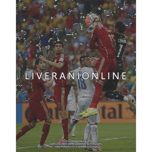 (140618) -- RIO DE JANEIRO, June 18, 2014 () -- Spain\'s Sergio Ramos (2nd R) vies with Chile\'s goalkeeper Claudio Bravo during a Group B match between Spain and Chile of 2014 FIFA World Cup at the Estadio do Maracana Stadium in Rio de Janeiro, Brazil, June 18, 2014.(/Wang Lili)(rh) ©PHOTOSHOT/Agenzia Aldo Liverani sas - ITALY ONLY - EDITORIAL USE ONLY - Spagna Vs Cile partita del Gruppo B Coppa del Mondo 2014 FIFA a Estadio do Stadio Maracana\' di Rio de Janeiro, in Brasile, 18 Giugno 2014 il Cile ha vinto per 2-0 contro la Spagna