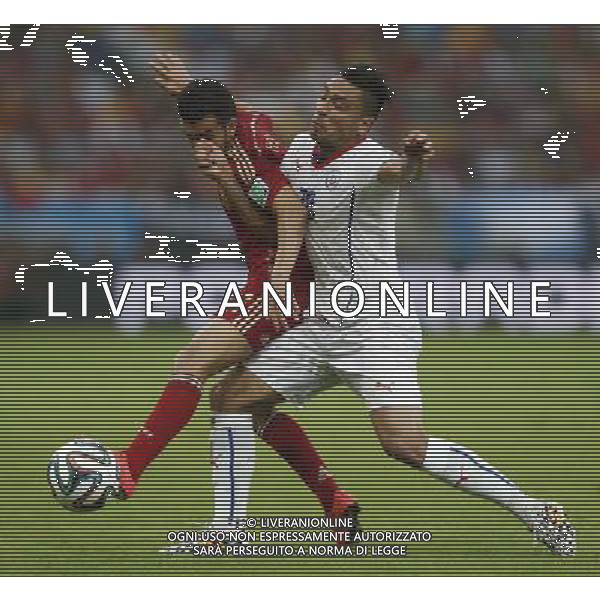 (140618) -- RIO DE JANEIRO, June 18, 2014 () -- Spain\'s Pedro Rodriguez vies with Chile\'s Gonzalo Jara during a Group B match between Spain and Chile of 2014 FIFA World Cup at the Estadio do Maracana Stadium in Rio de Janeiro, Brazil, June 18, 2014.(/Wang Lili)(rh) ©PHOTOSHOT/Agenzia Aldo Liverani sas - ITALY ONLY - EDITORIAL USE ONLY - Spagna Vs Cile partita del Gruppo B Coppa del Mondo 2014 FIFA a Estadio do Stadio Maracana\' di Rio de Janeiro, in Brasile, 18 Giugno 2014 il Cile ha vinto per 2-0 contro la Spagna