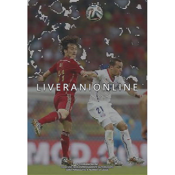 (140618) -- RIO DE JANEIRO, June 18, 2014 () -- Spain\'s David Silva competes for a header with Chile\'s Marcelo Diaz during a Group B match between Spain and Chile of 2014 FIFA World Cup at the Estadio do Maracana Stadium in Rio de Janeiro, Brazil, June 18, 2014.(/Wang Lili)(rh) ©PHOTOSHOT/Agenzia Aldo Liverani sas - ITALY ONLY - EDITORIAL USE ONLY - Spagna Vs Cile partita del Gruppo B Coppa del Mondo 2014 FIFA a Estadio do Stadio Maracana\' di Rio de Janeiro, in Brasile, 18 Giugno 2014 il Cile ha vinto per 2-0 contro la Spagna