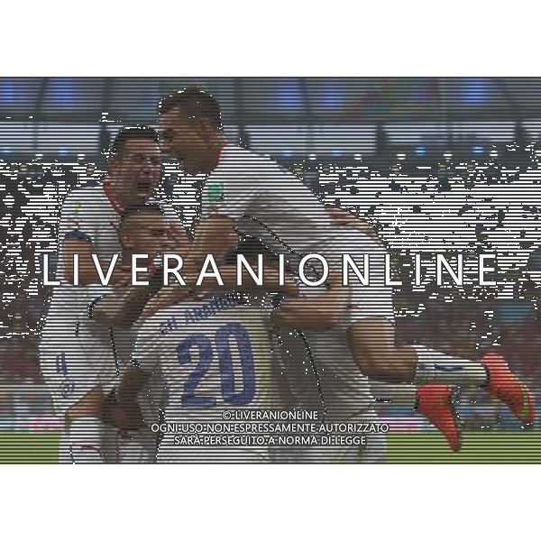 (140618) -- RIO DE JANEIRO, June 18, 2014 () -- Chile\'s Charles Aranguiz (front) celebrates for his goal with his teammates during a Group B match between Spain and Chile of 2014 FIFA World Cup at the Estadio do Maracana Stadium in Rio de Janeiro, Brazil, June 18, 2014.(/Xu Zijian)(pcy) ©PHOTOSHOT/Agenzia Aldo Liverani sas - ITALY ONLY - EDITORIAL USE ONLY - Spagna Vs Cile partita del Gruppo B Coppa del Mondo 2014 FIFA a Estadio do Stadio Maracana\' di Rio de Janeiro, in Brasile, 18 Giugno 2014 il Cile ha vinto per 2-0 contro la Spagna