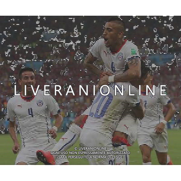 (140618) -- RIO DE JANEIRO, June 18, 2014 () -- Chile\'s Charles Aranguiz (front) celebrates for his goal with his teammates during a Group B match between Spain and Chile of 2014 FIFA World Cup at the Estadio do Maracana Stadium in Rio de Janeiro, Brazil, June 18, 2014.(/Xu Zijian)(pcy) ©PHOTOSHOT/Agenzia Aldo Liverani sas - ITALY ONLY - EDITORIAL USE ONLY - Spagna Vs Cile partita del Gruppo B Coppa del Mondo 2014 FIFA a Estadio do Stadio Maracana\' di Rio de Janeiro, in Brasile, 18 Giugno 2014 il Cile ha vinto per 2-0 contro la Spagna
