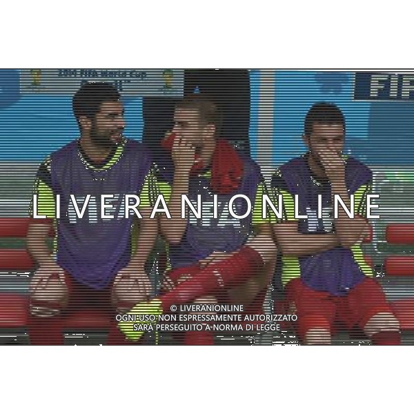 (140618) -- RIO DE JANEIRO, June 18, 2014 () -- Spain\'s Gerard Pique (C) speaks with teammate on the bench during Group B match between Spain and Chile of 2014 FIFA World Cup at the Estadio do Maracana Stadium in Rio de Janeiro, Brazil, June 18, 2014.(/Wang Yuguo)(pcy) ©PHOTOSHOT/Agenzia Aldo Liverani sas - ITALY ONLY - EDITORIAL USE ONLY - Spagna Vs Cile partita del Gruppo B Coppa del Mondo 2014 FIFA a Estadio do Stadio Maracana\' di Rio de Janeiro, in Brasile, 18 Giugno 2014 il Cile ha vinto per 2-0 contro la Spagna