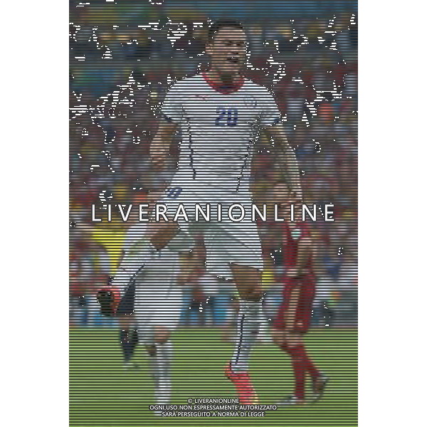 (140618) -- RIO DE JANEIRO, June 18, 2014 () -- Chile\'s Charles Aranguiz celebrates for his goal during a Group B match between Spain and Chile of 2014 FIFA World Cup at the Estadio do Maracana Stadium in Rio de Janeiro, Brazil, June 18, 2014.(/Xu Zijian)(pcy) ©PHOTOSHOT/Agenzia Aldo Liverani sas - ITALY ONLY - EDITORIAL USE ONLY - Spagna Vs Cile partita del Gruppo B Coppa del Mondo 2014 FIFA a Estadio do Stadio Maracana\' di Rio de Janeiro, in Brasile, 18 Giugno 2014 il Cile ha vinto per 2-0 contro la Spagna