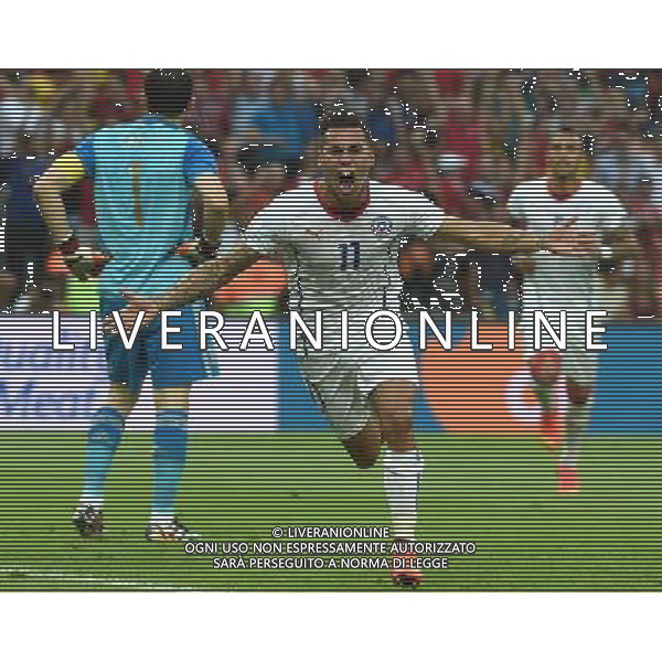 (140618) -- RIO DE JANEIRO, June 18, 2014 () -- Chile\'s Eduardo Vargas celebrates a goal during a Group B match between Spain and Chile of 2014 FIFA World Cup at the Estadio do Maracana Stadium in Rio de Janeiro, Brazil, June 18, 2014.(/Wang Yuguo)(rh) ©PHOTOSHOT/Agenzia Aldo Liverani sas - ITALY ONLY - EDITORIAL USE ONLY - Spagna Vs Cile partita del Gruppo B Coppa del Mondo 2014 FIFA a Estadio do Stadio Maracana\' di Rio de Janeiro, in Brasile, 18 Giugno 2014 il Cile ha vinto per 2-0 contro la Spagna