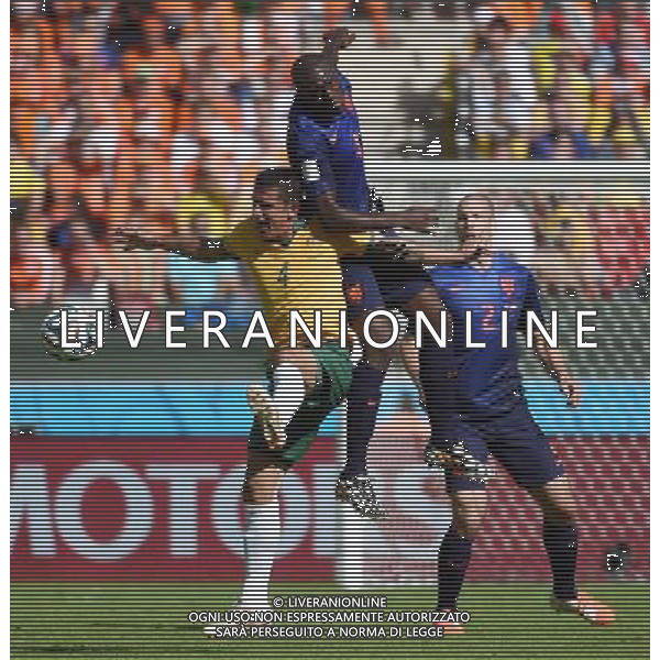 (140618) -- PORTO ALEGRE, June 18, 2014 () -- Australia\'s Tim Cahill (L) competes with Netherlands\' Bruno Martins Indi (C) during a Group B match between Australia and Netherlands of 2014 FIFA World Cup at the Estadio Beira-Rio Stadium in Porto Alegre, Brazil, June 18, 2014. Netherlands won 3-2 over Australia on Wednesday. (/Li Ga)(pcy) ©PHOTOSHOT/Agenzia Aldo Liverani sas - ITALY ONLY - EDITORIAL USE ONLY - Australia v Olanda partita del Gruppo B Coppa del Mondo FIFA 2014 Estadio Beira -Rio Stadium di Porto Alegre, in Brasile, 18 Giugno 2014. Olanda ha vinto per 3-2 contro l\'Australia