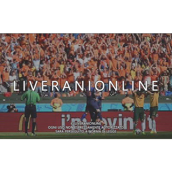 (140618) -- PORTO ALEGRE, June 18, 2014 () -- Netherlands\' celebrate for a goal during a Group B match between Australia and Netherlands of 2014 FIFA World Cup at the Estadio Beira-Rio Stadium in Porto Alegre, Brazil, June 18, 2014. Netherlands won 3-2 over Australia on Wednesday. (/Li Ga)(pcy) ©PHOTOSHOT/Agenzia Aldo Liverani sas - ITALY ONLY - EDITORIAL USE ONLY - Australia v Olanda partita del Gruppo B Coppa del Mondo FIFA 2014 Estadio Beira -Rio Stadium di Porto Alegre, in Brasile, 18 Giugno 2014. Olanda ha vinto per 3-2 contro l\'Australia
