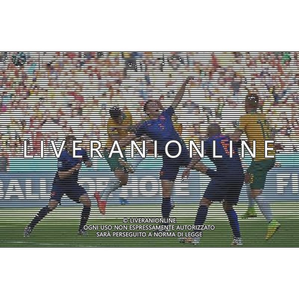 (140618) -- PORTO ALEGRE, June 18, 2014 () -- Netherlands\' Stefan de Vrij (C) competes during a Group B match between Australia and Netherlands of 2014 FIFA World Cup at the Estadio Beira-Rio Stadium in Porto Alegre, Brazil, June 18, 2014. Netherlands won 3-2 over Australia on Wednesday. (/Li Ga)(pcy) ©PHOTOSHOT/Agenzia Aldo Liverani sas - ITALY ONLY - EDITORIAL USE ONLY - Australia v Olanda partita del Gruppo B Coppa del Mondo FIFA 2014 Estadio Beira -Rio Stadium di Porto Alegre, in Brasile, 18 Giugno 2014. Olanda ha vinto per 3-2 contro l\'Australia