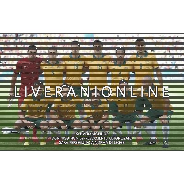 (140618) -- PORTO ALEGRE, June 18, 2014 () -- Australia\'s national team players pose for a group photo before a Group B match between Australia and Netherlands of 2014 FIFA World Cup at the Estadio Beira-Rio Stadium in Porto Alegre, Brazil, June 18, 2014. Netherlands won 3-2 over Australia on Wednesday. (/Li Ga)(pcy) ©PHOTOSHOT/Agenzia Aldo Liverani sas - ITALY ONLY - EDITORIAL USE ONLY - FORMAZIONE AUSTRALIA - Australia v Olanda partita del Gruppo B Coppa del Mondo FIFA 2014 Estadio Beira -Rio Stadium di Porto Alegre, in Brasile, 18 Giugno 2014. Olanda ha vinto per 3-2 contro l\'Australia