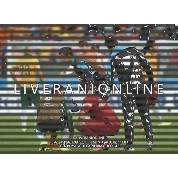 (140618) -- PORTO ALEGRE, June 18, 2014 () -- Australia\'s players comfort goalkeeper Mat Ryan (C, front) after a Group B match between Australia and Netherlands of 2014 FIFA World Cup at the Estadio Beira-Rio Stadium in Porto Alegre, Brazil, June 18, 2014. Netherlands won 3-2 over Australia on Wednesday. (/Li Ga)(pcy) ©PHOTOSHOT/Agenzia Aldo Liverani sas - ITALY ONLY - EDITORIAL USE ONLY - Australia v Olanda partita del Gruppo B Coppa del Mondo FIFA 2014 Estadio Beira -Rio Stadium di Porto Alegre, in Brasile, 18 Giugno 2014. Olanda ha vinto per 3-2 contro l\'Australia