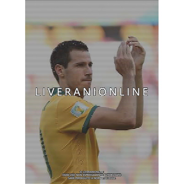 (140618) -- PORTO ALEGRE, June 18, 2014 () -- Australia\'s Ryan McGowan greet fans after a Group B match between Australia and Netherlands of 2014 FIFA World Cup at the Estadio Beira-Rio Stadium in Porto Alegre, Brazil, June 18, 2014. Nehterlands won 3-2 over Australia on Wednesday.(/Li Ga)(rh) ©PHOTOSHOT/Agenzia Aldo Liverani sas - ITALY ONLY - EDITORIAL USE ONLY - Australia v Olanda partita del Gruppo B Coppa del Mondo FIFA 2014 Estadio Beira -Rio Stadium di Porto Alegre, in Brasile, 18 Giugno 2014. Olanda ha vinto per 3-2 contro l\'Australia