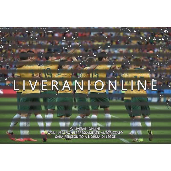 (140618) -- PORTO ALEGRE, June 18, 2014 () -- Australia\'s celebrate for a penalty goal of Mile Jedinak (3rd R) during a Group B match between Australia and Netherlands of 2014 FIFA World Cup at the Estadio Beira-Rio Stadium in Porto Alegre, Brazil, June 18, 2014.(/Li Ga)(pcy) ©PHOTOSHOT/Agenzia Aldo Liverani sas - ITALY ONLY - EDITORIAL USE ONLY - Australia v Olanda partita del Gruppo B Coppa del Mondo FIFA 2014 Estadio Beira -Rio Stadium di Porto Alegre, in Brasile, 18 Giugno 2014. Olanda ha vinto per 3-2 contro l\'Australia