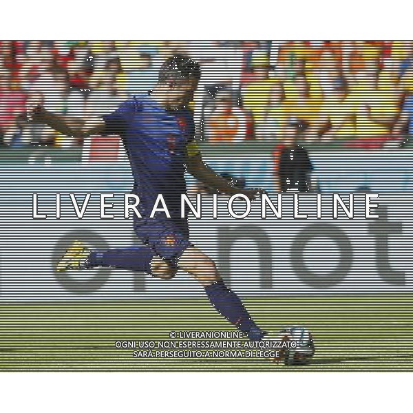 (140618) -- PORTO ALEGRE, June 18, 2014 () -- Netherlands\'s Robin van Persie shoots the ball during a Group B match between Australia and Netherlands of 2014 FIFA World Cup at the Estadio Beira-Rio Stadium in Porto Alegre, Brazil, June 18, 2014.(/Chen Jianli)(rh) ©PHOTOSHOT/Agenzia Aldo Liverani sas - ITALY ONLY - EDITORIAL USE ONLY - Australia v Olanda partita del Gruppo B Coppa del Mondo FIFA 2014 Estadio Beira -Rio Stadium di Porto Alegre, in Brasile, 18 Giugno 2014. Olanda ha vinto per 3-2 contro l\'Australia