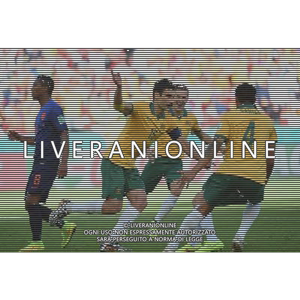 (140618) -- PORTO ALEGRE, June 18, 2014 () -- Australia\'s celebrate for a penalty goal of Mile Jedinak (2nd L) during a Group B match between Australia and Netherlands of 2014 FIFA World Cup at the Estadio Beira-Rio Stadium in Porto Alegre, Brazil, June 18, 2014.(/Li Ga)(pcy) ©PHOTOSHOT/Agenzia Aldo Liverani sas - ITALY ONLY - EDITORIAL USE ONLY - Australia v Olanda partita del Gruppo B Coppa del Mondo FIFA 2014 Estadio Beira -Rio Stadium di Porto Alegre, in Brasile, 18 Giugno 2014. Olanda ha vinto per 3-2 contro l\'Australia