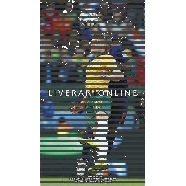 (140618) -- PORTO ALEGRE, June 18, 2014 () -- Australia\'s Oliver Bozanic competes for a header during a Group B match between Australia and Netherlands of 2014 FIFA World Cup at the Estadio Beira-Rio Stadium in Porto Alegre, Brazil, June 18, 2014.(/Chen Jianli)(rh) ©PHOTOSHOT/Agenzia Aldo Liverani sas - ITALY ONLY - EDITORIAL USE ONLY - Australia v Olanda partita del Gruppo B Coppa del Mondo FIFA 2014 Estadio Beira -Rio Stadium di Porto Alegre, in Brasile, 18 Giugno 2014. Olanda ha vinto per 3-2 contro l\'Australia