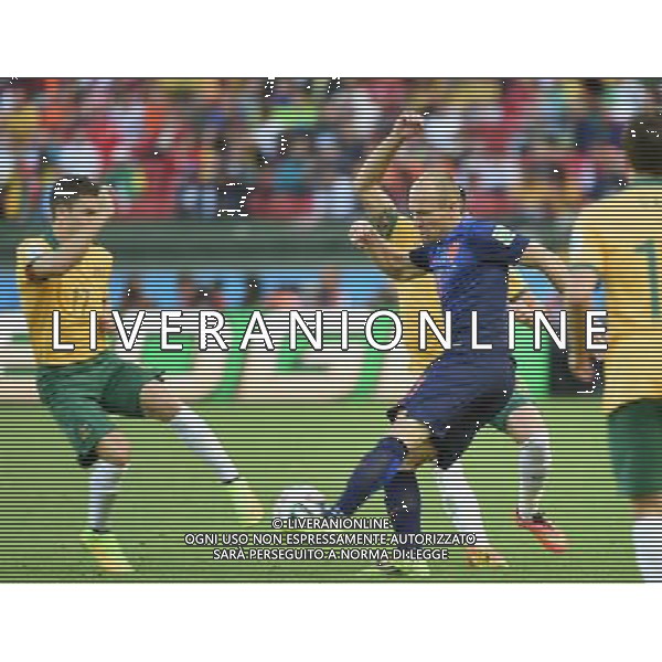 (140618) -- PORTO ALEGRE, June 18, 2014 () -- Netherlands\' Arjen Robben (R, front) competes during a Group B match between Australia and Netherlands of 2014 FIFA World Cup at the Estadio Beira-Rio Stadium in Porto Alegre, Brazil, June 18, 2014.(/Li Ga)(pcy) ©PHOTOSHOT/Agenzia Aldo Liverani sas - ITALY ONLY - EDITORIAL USE ONLY - Australia v Olanda partita del Gruppo B Coppa del Mondo FIFA 2014 Estadio Beira -Rio Stadium di Porto Alegre, in Brasile, 18 Giugno 2014. Olanda ha vinto per 3-2 contro l\'Australia