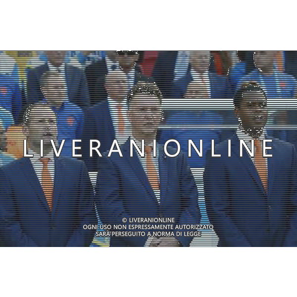 (140618) -- PORTO ALEGRE, June 18, 2014 () -- Netherlands\'s coach Louis Van Gaal (C) sings Netherlands\' national anthem before a Group B match between Australia and Netherlands of 2014 FIFA World Cup at the Estadio Beira-Rio Stadium in Porto Alegre, Brazil, June 18, 2014.(/Chen Jianli)(rh) ©PHOTOSHOT/Agenzia Aldo Liverani sas - ITALY ONLY - EDITORIAL USE ONLY - Australia v Olanda partita del Gruppo B Coppa del Mondo FIFA 2014 Estadio Beira -Rio Stadium di Porto Alegre, in Brasile, 18 Giugno 2014. Olanda ha vinto per 3-2 contro l\'Australia