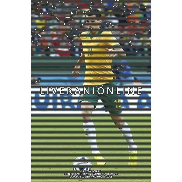 (140618) -- PORTO ALEGRE, June 18, 2014 () -- Australia\'s Ryan McGowan runs with the ball during a Group B match between Australia and Netherlands of 2014 FIFA World Cup at the Estadio Beira-Rio Stadium in Porto Alegre, Brazil, June 18, 2014.(/Chen Jianli)(rh) ©PHOTOSHOT/Agenzia Aldo Liverani sas - ITALY ONLY - EDITORIAL USE ONLY - Australia v Olanda partita del Gruppo B Coppa del Mondo FIFA 2014 Estadio Beira -Rio Stadium di Porto Alegre, in Brasile, 18 Giugno 2014. Olanda ha vinto per 3-2 contro l\'Australia