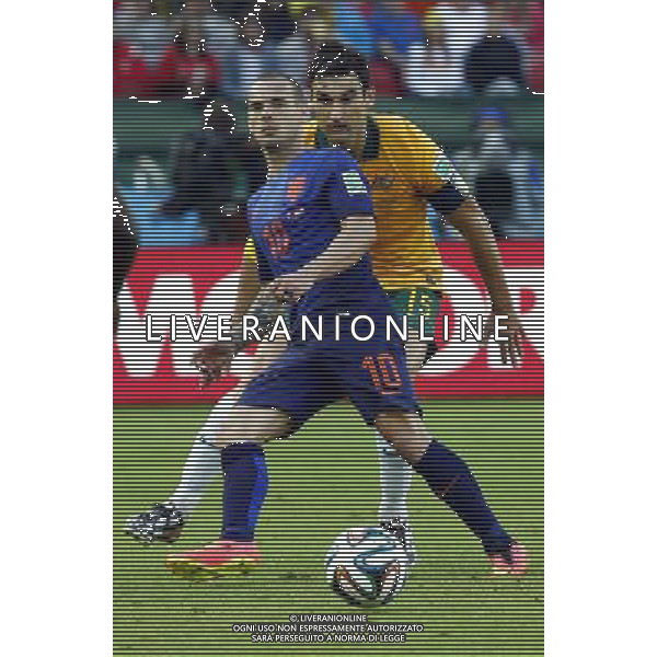 (140618) -- PORTO ALEGRE, June 18, 2014 () -- Netherlands\'s Wesley Sneijder passes the ball during a Group B match between Australia and Netherlands of 2014 FIFA World Cup at the Estadio Beira-Rio Stadium in Porto Alegre, Brazil, June 18, 2014.(/Chen Jianli)(rh) ©PHOTOSHOT/Agenzia Aldo Liverani sas - ITALY ONLY - EDITORIAL USE ONLY - Australia v Olanda partita del Gruppo B Coppa del Mondo FIFA 2014 Estadio Beira -Rio Stadium di Porto Alegre, in Brasile, 18 Giugno 2014. Olanda ha vinto per 3-2 contro l\'Australia
