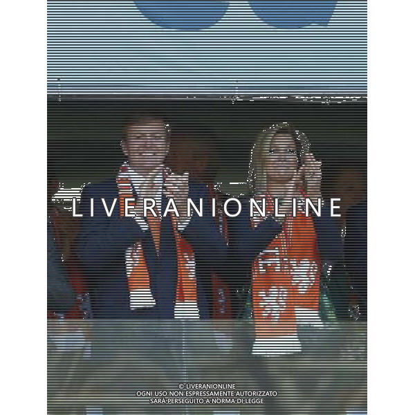 (140618) -- PORTO ALEGRE, June 18, 2014 () -- Netherlands\' King Willem-Alexander (L) and Queen Maxima applaud their team during a Group B match between Australia and Netherlands of 2014 FIFA World Cup at the Estadio Beira-Rio Stadium in Porto Alegre, Brazil, June 18, 2014.(/Chen Jianli)(rh) ©PHOTOSHOT/Agenzia Aldo Liverani sas - ITALY ONLY - EDITORIAL USE ONLY - Australia v Olanda partita del Gruppo B Coppa del Mondo FIFA 2014 Estadio Beira -Rio Stadium di Porto Alegre, in Brasile, 18 Giugno 2014. Olanda ha vinto per 3-2 contro l\'Australia