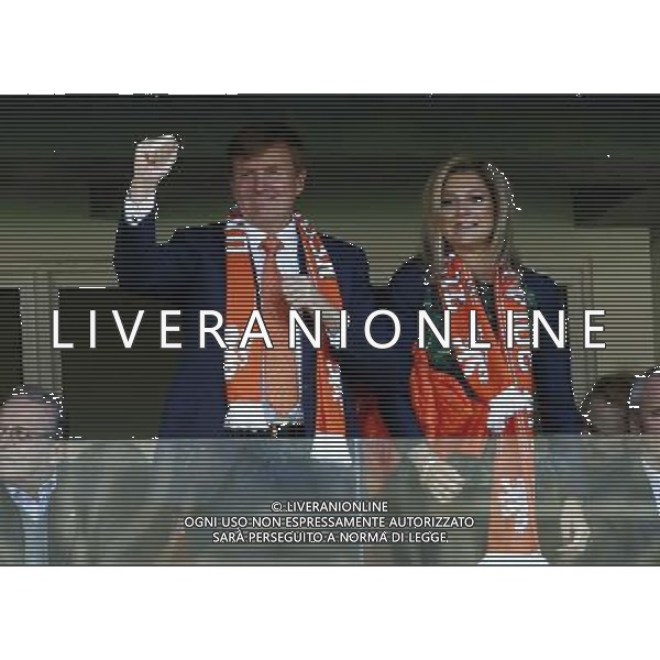 (140618) -- PORTO ALEGRE, June 18, 2014 () -- Netherlands\' King Willem-Alexander (L) and Queen Maxima applaud their team during a Group B match between Australia and Netherlands of 2014 FIFA World Cup at the Estadio Beira-Rio Stadium in Porto Alegre, Brazil, June 18, 2014.(/Chen Jianli)(rh) ©PHOTOSHOT/Agenzia Aldo Liverani sas - ITALY ONLY - EDITORIAL USE ONLY - Australia v Olanda partita del Gruppo B Coppa del Mondo FIFA 2014 Estadio Beira -Rio Stadium di Porto Alegre, in Brasile, 18 Giugno 2014. Olanda ha vinto per 3-2 contro l\'Australia