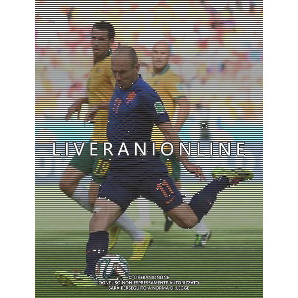 (140618) -- PORTO ALEGRE, June 18, 2014 () -- Netherlands\' Arjen Robben shoots a goal during a Group B match between Australia and Netherlands of 2014 FIFA World Cup at the Estadio Beira-Rio Stadium in Porto Alegre, Brazil, June 18, 2014.(/Li Ga)(pcy) ©PHOTOSHOT/Agenzia Aldo Liverani sas - ITALY ONLY - EDITORIAL USE ONLY - Australia v Olanda partita del Gruppo B Coppa del Mondo FIFA 2014 Estadio Beira -Rio Stadium di Porto Alegre, in Brasile, 18 Giugno 2014. Olanda ha vinto per 3-2 contro l\'Australia