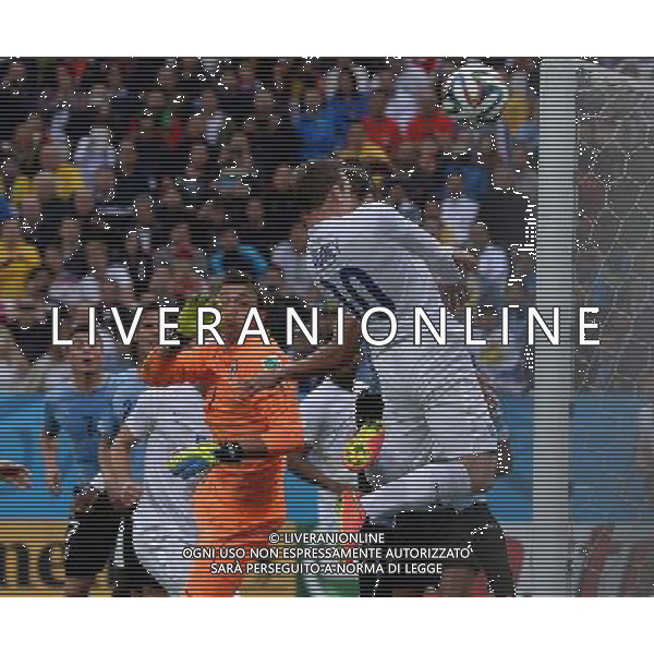 FIFA World Cup Brasile 2014 Gruppo D San Paolo - 19.06.2014 Uruguay-Inghilterra Nella Foto:la clamorosa traversa colpita da rooney /Ph.Vitez-Ag. Aldo Liverani