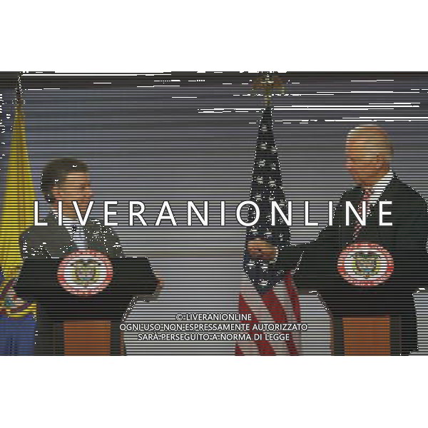 (140619) -- BOGOTA, June 19, 2014 () -- Colombia\'s President Juan Manuel Santos (L) and U.S. Vice President Joe Biden take part in a joint press conference at Narino presidential palace in Bogota, Colombia, on June 18, 2014. Biden reiterated his country\'s support for the peace process that is underway in Colombia, according to local press. (/German Enciso/COLPRENSA) (vf) (da) ***MANDATORY CREDIT*** ***NO SALE-NO ARCHIVE*** ***EDITORIAL USE ONLY*** ***COLOMBIA OUT*** AG ALDO LIVERANI SAS ONLY ITALY