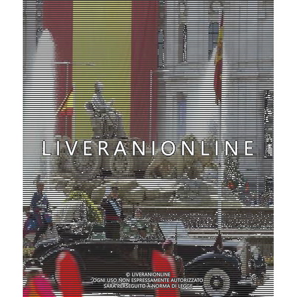 19.06.2014, Congreso de los Diputados, Madrid, ESP, Inthronisierung, Kˆnig Felipe VI, Abfahrt vom spanischen Abgeordnetenhaus, im Bild King Felipe VI of Spain and Queen Letizia of Spain leave Congreso de los Diputados // during the Enthronement ceremonies of King Felipe VI at the Congreso de los Diputados in Madrid, Spain on 2014/06/19. EXPA Pictures © 2014, PhotoCredit: EXPA/ Alterphotos/ EFE/Pool *****ATTENTION - OUT of ESP, SUI***** ©photoshot/Agenzia Aldo Liverani sas - ITALY ONLY - EDITORIAL USE ONLY