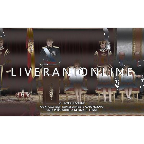 19.06.2014, Congreso de los Diputados, Madrid, ESP, Inthronisierung, Kˆnig Felipe VI, im spanischen Abgeordnetenhaus, im Bild King Felipe VI of Spain and Queen Letizia of Spain at Congreso de los Diputados with their children Princess Leonor and enfant SofÌa // during the Enthronement ceremonies of King Felipe VI at the Congreso de los Diputados in Madrid, Spain on 2014/06/19. EXPA Pictures © 2014, PhotoCredit: EXPA/ Alterphotos/ EFE/Pool *****ATTENTION - OUT of ESP, SUI***** ©photoshot/Agenzia Aldo Liverani sas - ITALY ONLY - EDITORIAL USE ONLY
