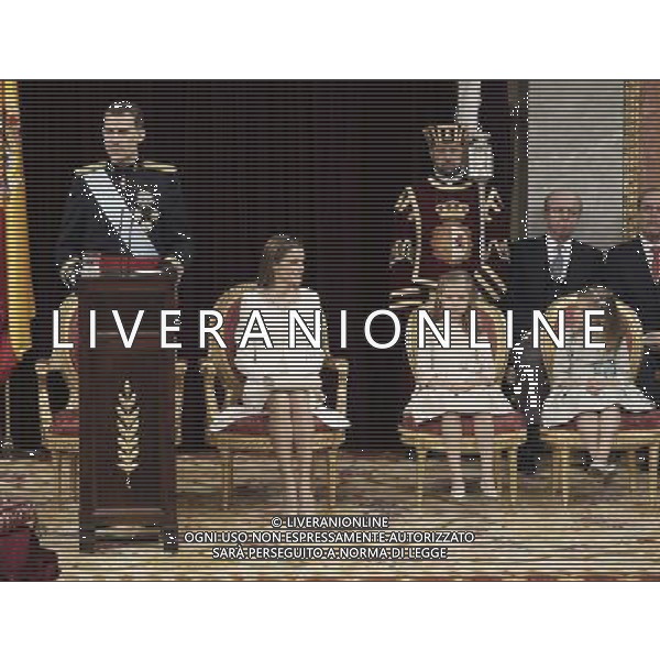 19.06.2014, Congreso de los Diputados, Madrid, ESP, Inthronisierung, Kˆnig Felipe VI, im spanischen Abgeordnetenhaus, im Bild King Felipe VI of Spain and Queen Letizia of Spain at Congreso de los Diputados with their children Princess Leonor and enfant SofÌa // during the Enthronement ceremonies of King Felipe VI at the Congreso de los Diputados in Madrid, Spain on 2014/06/19. EXPA Pictures © 2014, PhotoCredit: EXPA/ Alterphotos/ EFE/Pool *****ATTENTION - OUT of ESP, SUI***** ©photoshot/Agenzia Aldo Liverani sas - ITALY ONLY - EDITORIAL USE ONLY