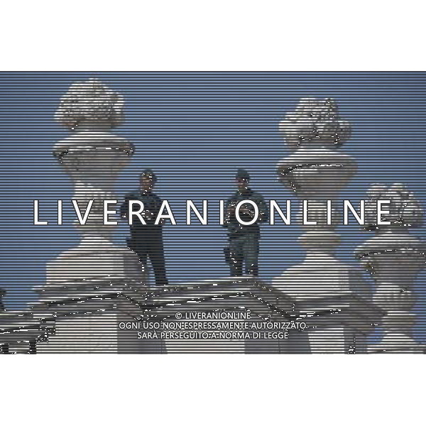 19.06.2014, Plaza de Oriente, Madrid, ESP, Inthronisierung, Kˆnig Felipe VI, warten auf Kˆnig Philipp VI und Kˆnigin Letizia, im Bild Ambient at the exterior of the Royal Palace, waiting for King Felipe VI // during the Enthronement ceremonies of King Felipe VI at the Plaza de Oriente in Madrid, Spain on 2014/06/19. EXPA Pictures © 2014, PhotoCredit: EXPA/ Alterphotos/ Carlos Dafonte *****ATTENTION - OUT of ESP, SUI***** ©photoshot/Agenzia Aldo Liverani sas - ITALY ONLY - EDITORIAL USE ONLY
