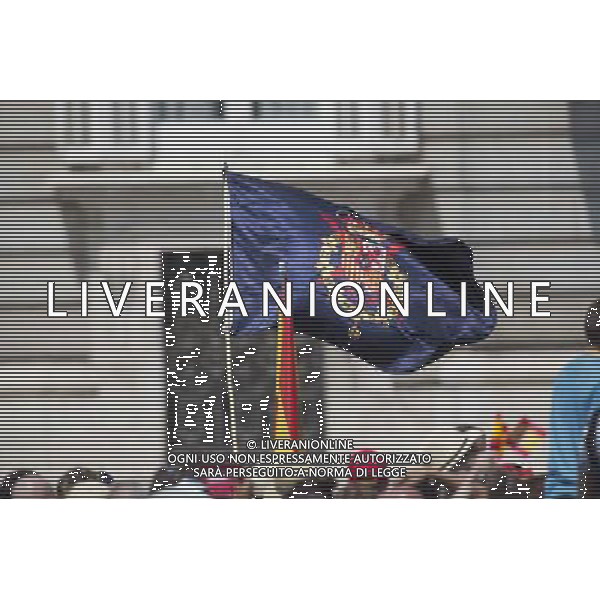 19.06.2014, Plaza de Oriente, Madrid, ESP, Inthronisierung, Kˆnig Felipe VI, warten auf Kˆnig Philipp VI und Kˆnigin Letizia, im Bild Ambient at the exterior of the Royal Palace, waiting for King Felipe VI // during the Enthronement ceremonies of King Felipe VI at the Plaza de Oriente in Madrid, Spain on 2014/06/19. EXPA Pictures © 2014, PhotoCredit: EXPA/ Alterphotos/ Carlos Dafonte *****ATTENTION - OUT of ESP, SUI***** ©photoshot/Agenzia Aldo Liverani sas - ITALY ONLY - EDITORIAL USE ONLY