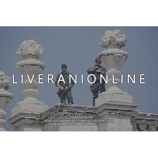 19.06.2014, Plaza de Oriente, Madrid, ESP, Inthronisierung, Kˆnig Felipe VI, warten auf Kˆnig Philipp VI und Kˆnigin Letizia, im Bild Ambient at the exterior of the Royal Palace, waiting for King Felipe VI // during the Enthronement ceremonies of King Felipe VI at the Plaza de Oriente in Madrid, Spain on 2014/06/19. EXPA Pictures © 2014, PhotoCredit: EXPA/ Alterphotos/ Carlos Dafonte *****ATTENTION - OUT of ESP, SUI***** ©photoshot/Agenzia Aldo Liverani sas - ITALY ONLY - EDITORIAL USE ONLY