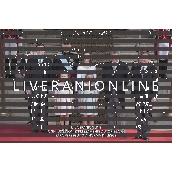 19.06.2014, Madrid, ESP, Abdankung KË†nig Juan Carlos, KrË†nungszeremonie, im Bild King Felipe VI of Spain and Queen Letizia of Spain arrive at Congreso de los Diputados with their children Princess Sofia and infant Elena // during the celebration of the coronation ceremony. Kin Juan I of Spain abdicated on his son Felipe at the beginning of June. Madrid, Spain on 2014/06/19. EXPA Pictures Â© 2014, PhotoCredit: EXPA/ Alterphotos/ Victor Blanco *****ATTENTION - OUT of ESP, SUI***** Â©photoshot/Agenzia Aldo Liverani sas - ITALY ONLY - EDITORIAL USE ONLY