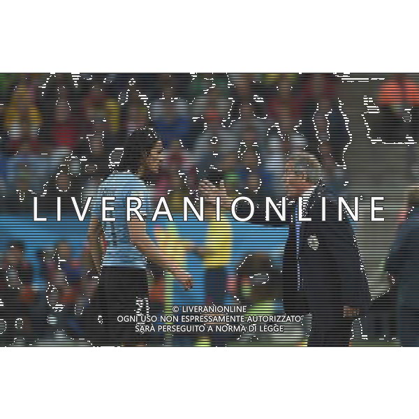 (140619) -- SAO PAULO, June 19, 2014 () -- Uruguay\'s coach Oscar Washington Tabarez (R) gives instructions to Edinson Cavani during a Group D match between Uruguay and England of 2014 FIFA World Cup at the Arena de Sao Paulo Stadium in Sao Paulo, Brazil, June 19, 2014.Uruguay won 2-1 over England on Thursday.(/Li Ga)(pcy) 2014 FIFA World Cup Brazil Group D match between Uruguay and England at Arena de Sao Paulo on June 19, 2014 in Sao Paulo, Brazil. ©photoshot/Agenzia Aldo Liverani sas - ITALY ONLY - EDITORIAL USE ONLY