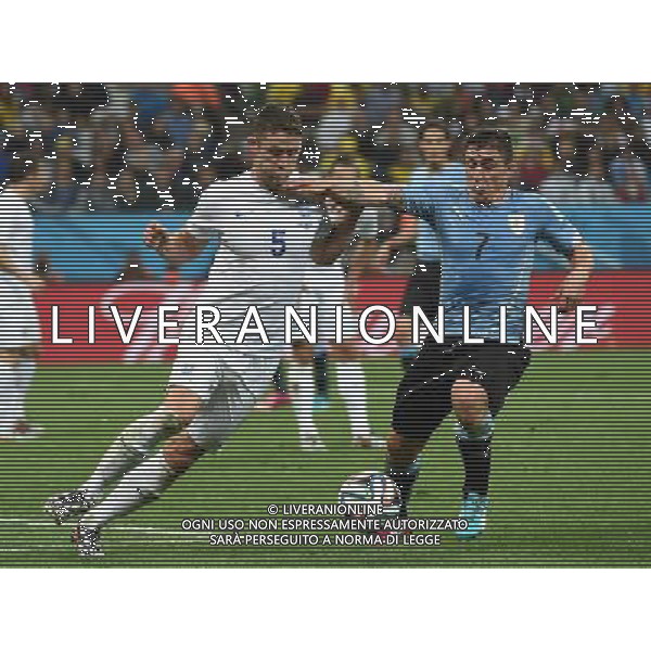 (140619) -- SAO PAULO, June 19, 2014 () -- England\'s Gary Cahill (L) vies with Uruguay\'s Cristian Rodriguez during a Group D match between Uruguay and England of 2014 FIFA World Cup at the Arena de Sao Paulo Stadium in Sao Paulo, Brazil, June 19, 2014.Uruguay won 2-1 over England on Thursday.(/Li Ga)(pcy) 2014 FIFA World Cup Brazil Group D match between Uruguay and England at Arena de Sao Paulo on June 19, 2014 in Sao Paulo, Brazil. ©photoshot/Agenzia Aldo Liverani sas - ITALY ONLY - EDITORIAL USE ONLY